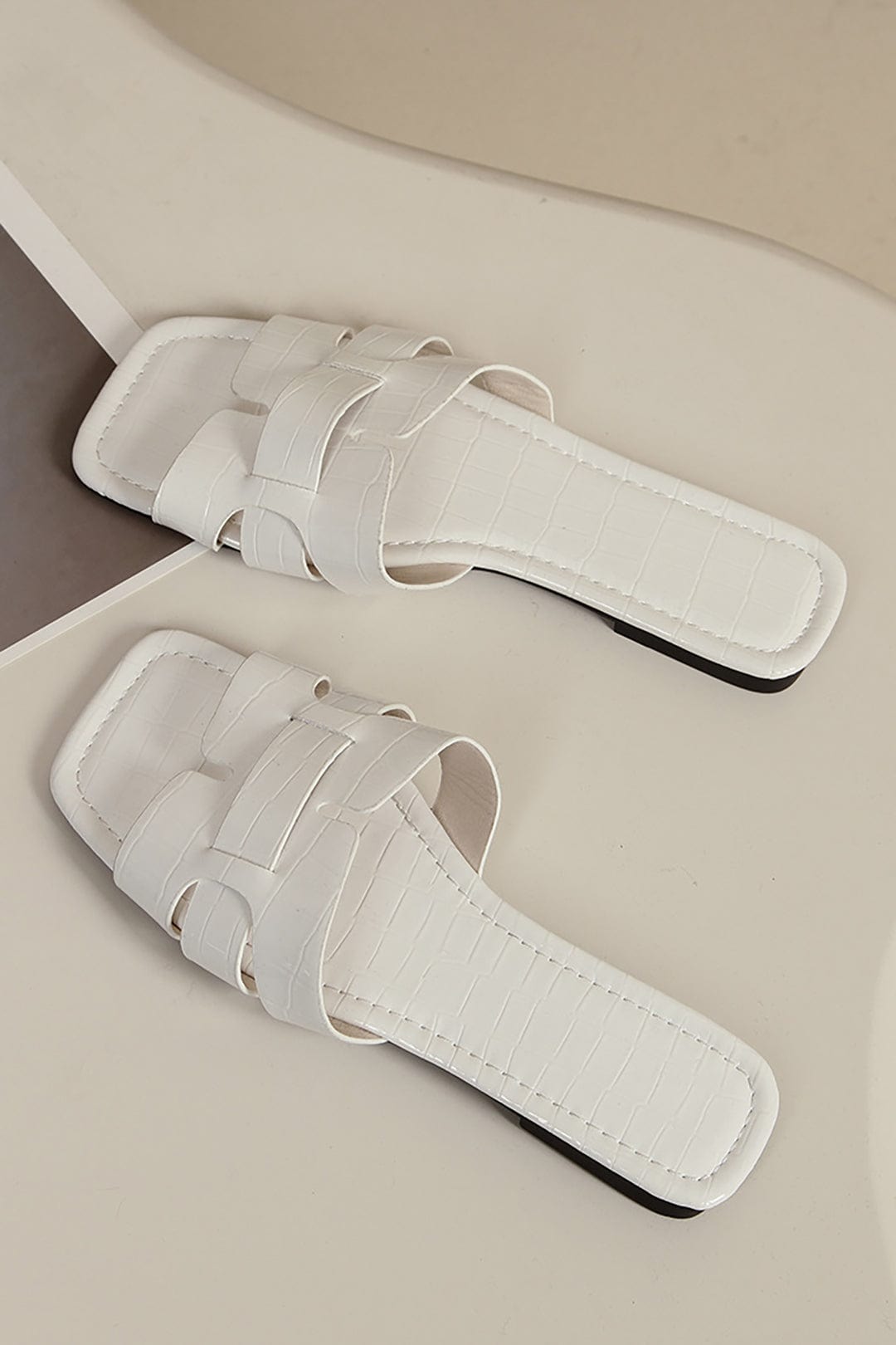 Drune | Weiße Slides Mit Kroko Optik