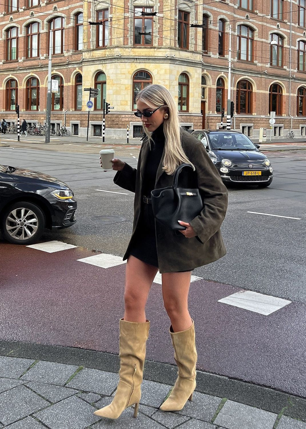 Drune | Faux Suede Taillierter Blazer in Tiefolive