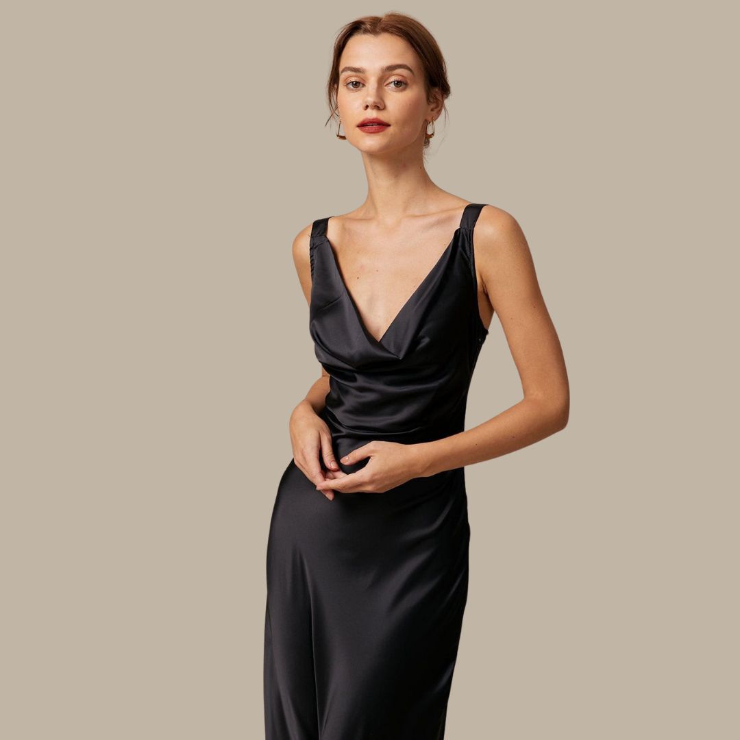 Drune | Satin-Maxikleid mit Drapiertem Ausschnitt