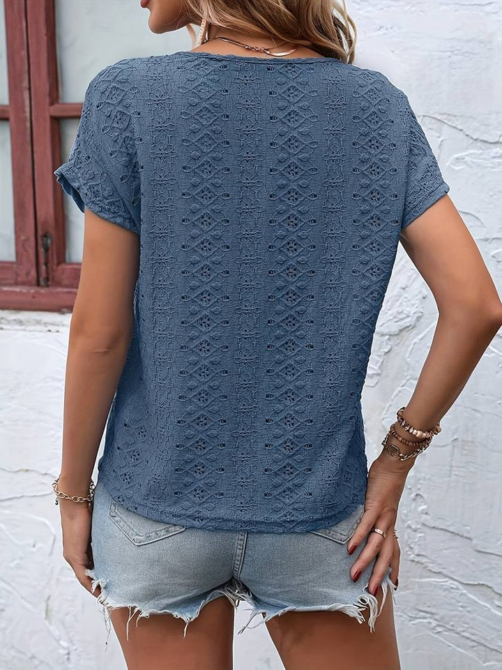 Drune | T-Shirt mit Eingekerbtem Ausschnitt und Lochstickerei