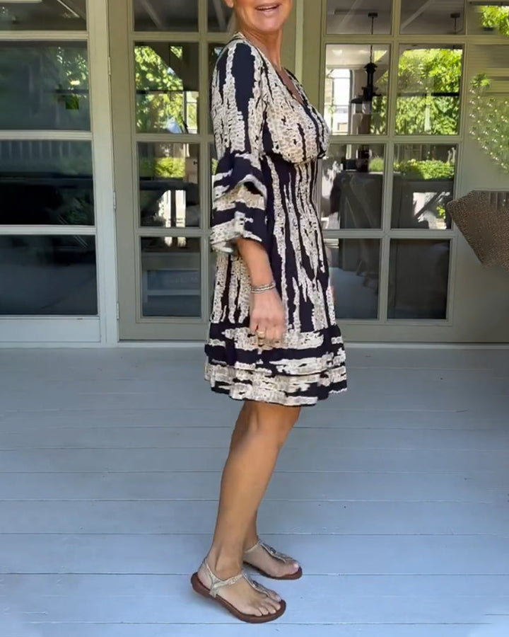 Kleid mit V-Ausschnitt und 3/4-Ärmeln