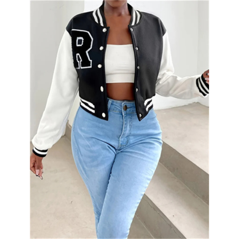 Drune | Varsity Bomberjack Damen, Kurzes Modell mit Buchstabenpatch und Druckknopfverschluss