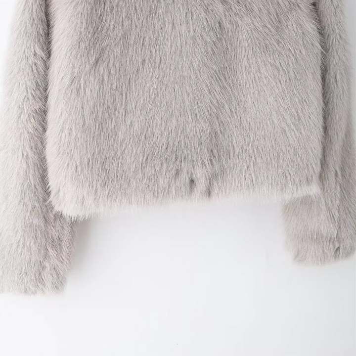 Drune | Kurze Damenjacke aus elegantem veganem Kunstpelz