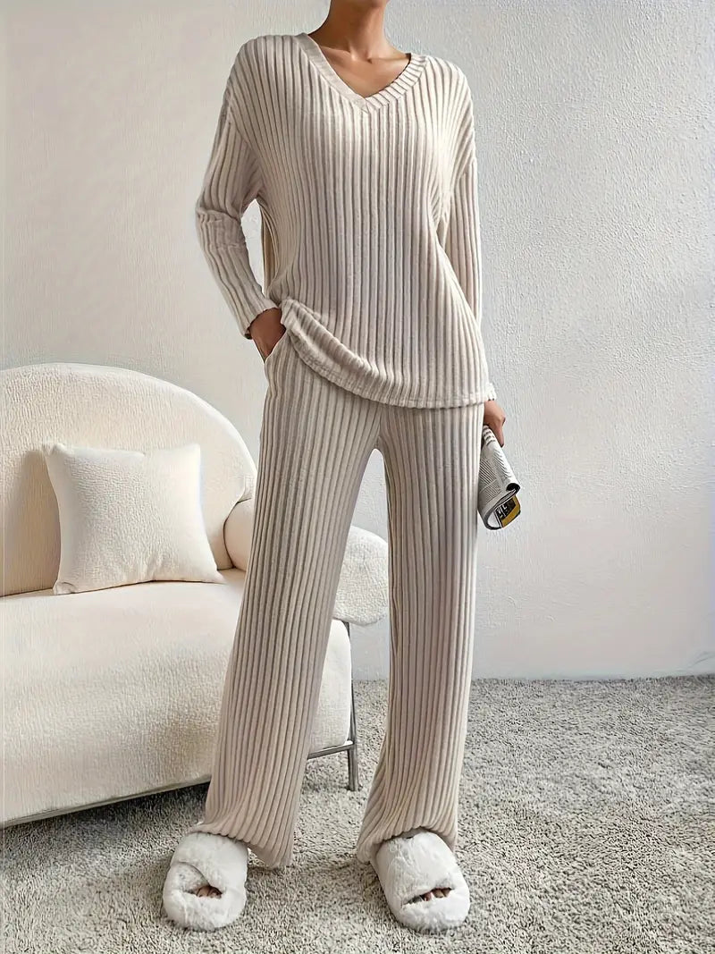 Drune 2-teiliges Set | Eleganter gerippter Damenanzug mit V-Ausschnitt-Pullover und passender Hose
