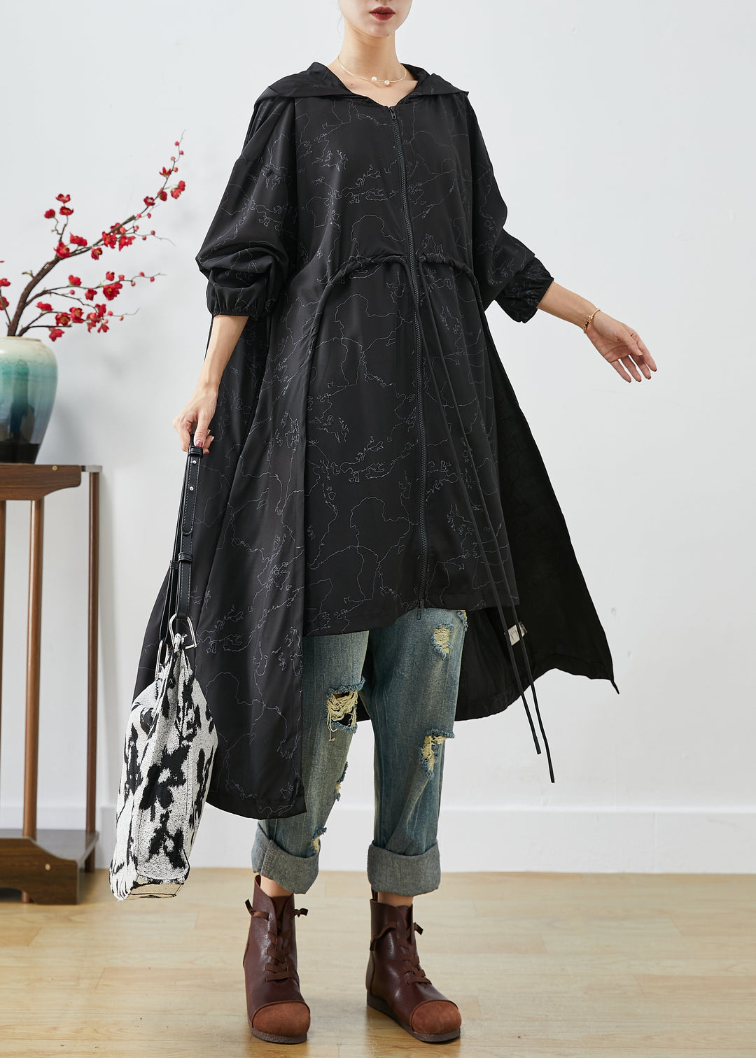 Drune | Schwarze asymmetrische übergroße Print-Kapuzentrenchcoats