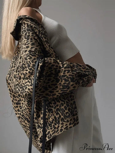 Drune | Fit Jeansjacke mit Leopardenstickerei