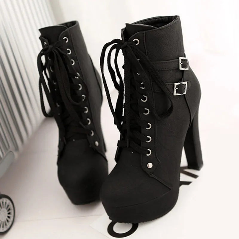 Drune | Schnürstiefel mit Gürtelschnalle