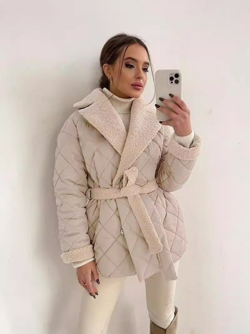 Drune | Damen Daunenjacke mit Reverskragen und Bindegürtel