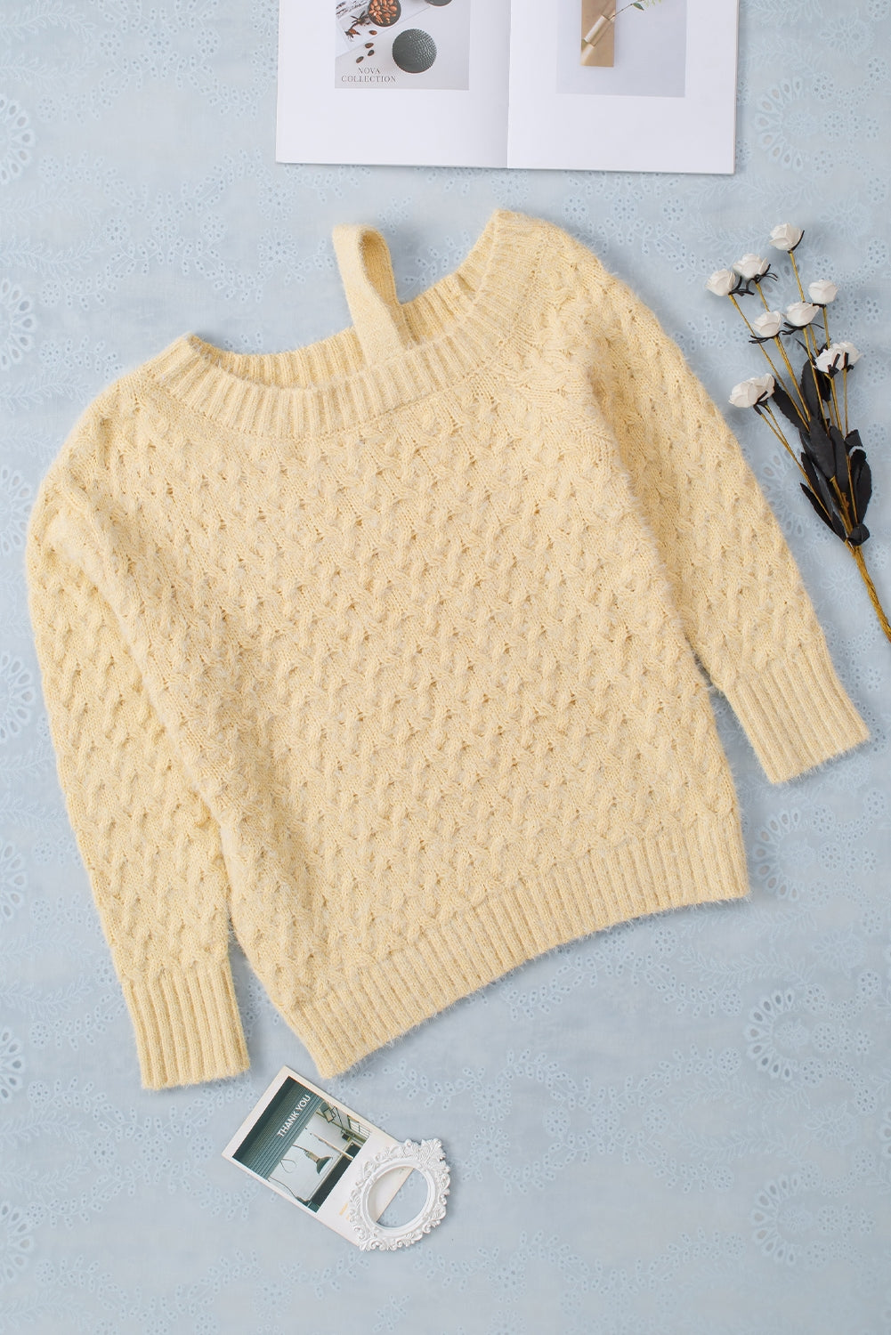 Drune | Aprikosenfarbener asymmetrischer Ausschnitt Pullover mit kalten Schultern und Wimpern