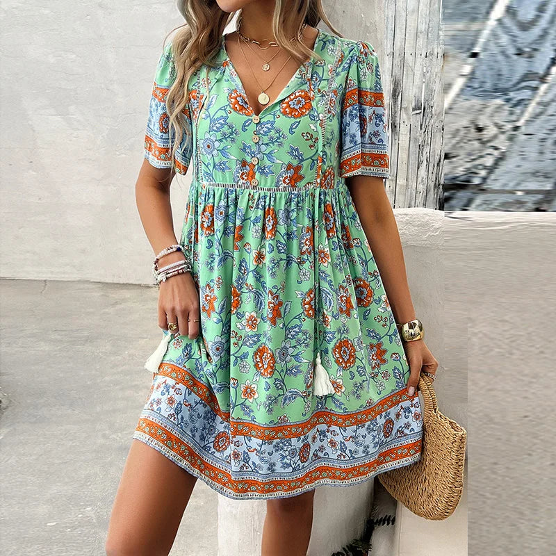 Drune | Kleid mit kurzen Ärmeln und V-Ausschnitt