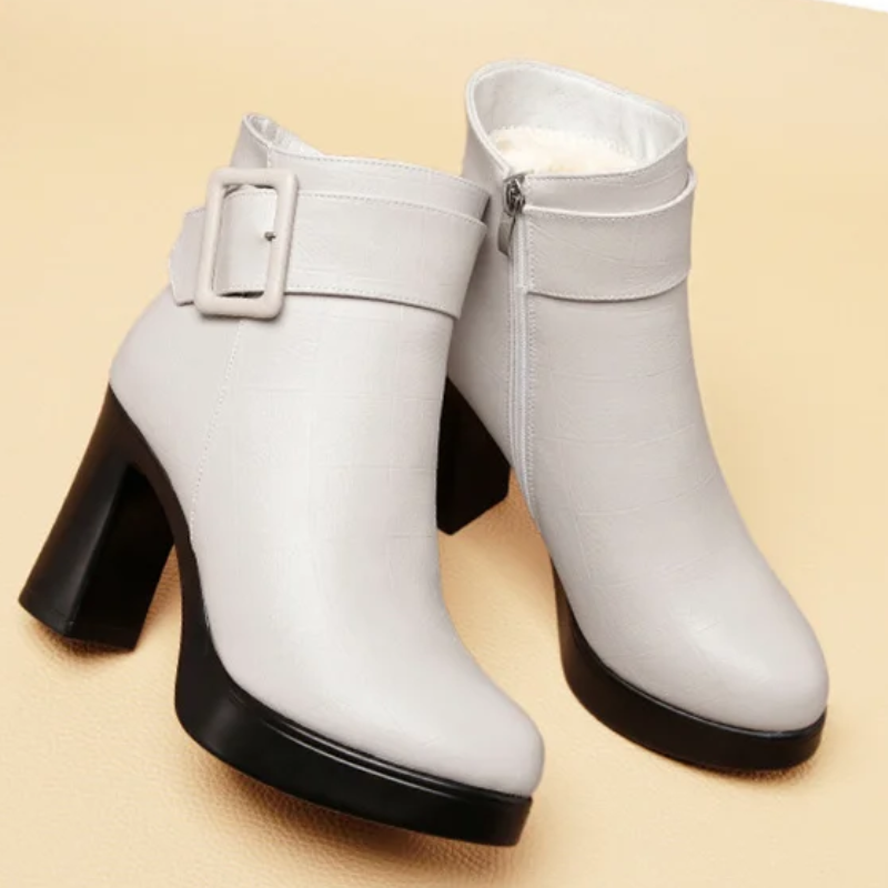 Drune | Flaschenstiefel mit High Heel und Fensterdesign für einen einzigartigen Stil