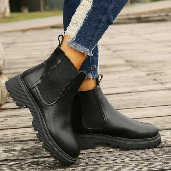 Drune | Damen Chelsea Boots aus Leder mit Zugschlaufen