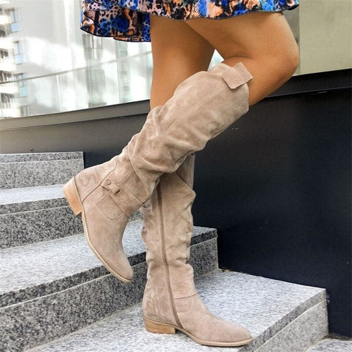 Drune | Slouch Boots Wildleder Niedriger Blockabsatz Slip on Komfort