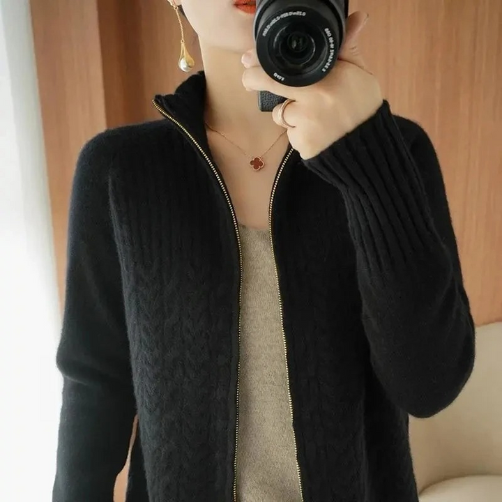 Drune | Gestrickte Jacke Damen Mit Reißverschluss Und Kabelstrickdetails