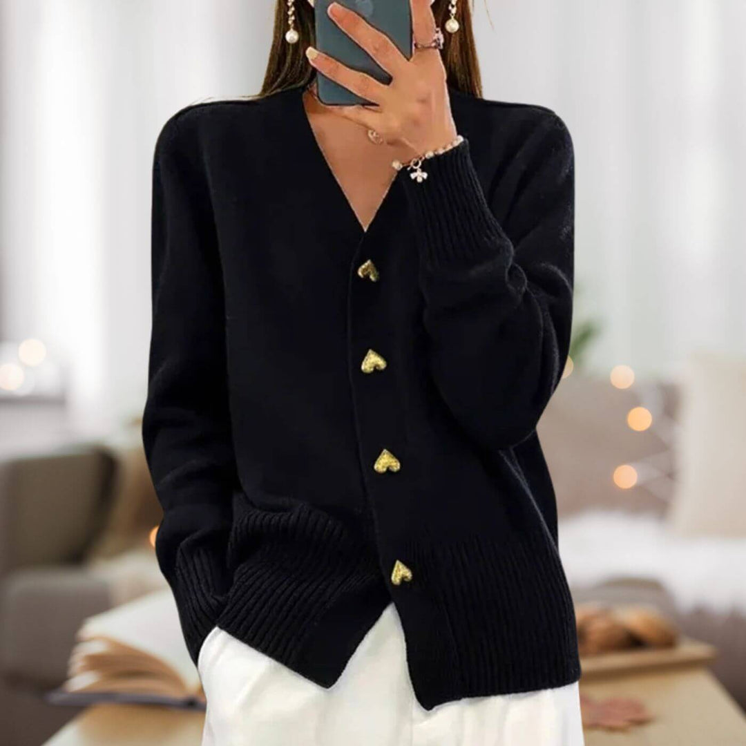 Drune | Strickjacke mit Herzknopf-Akzenten