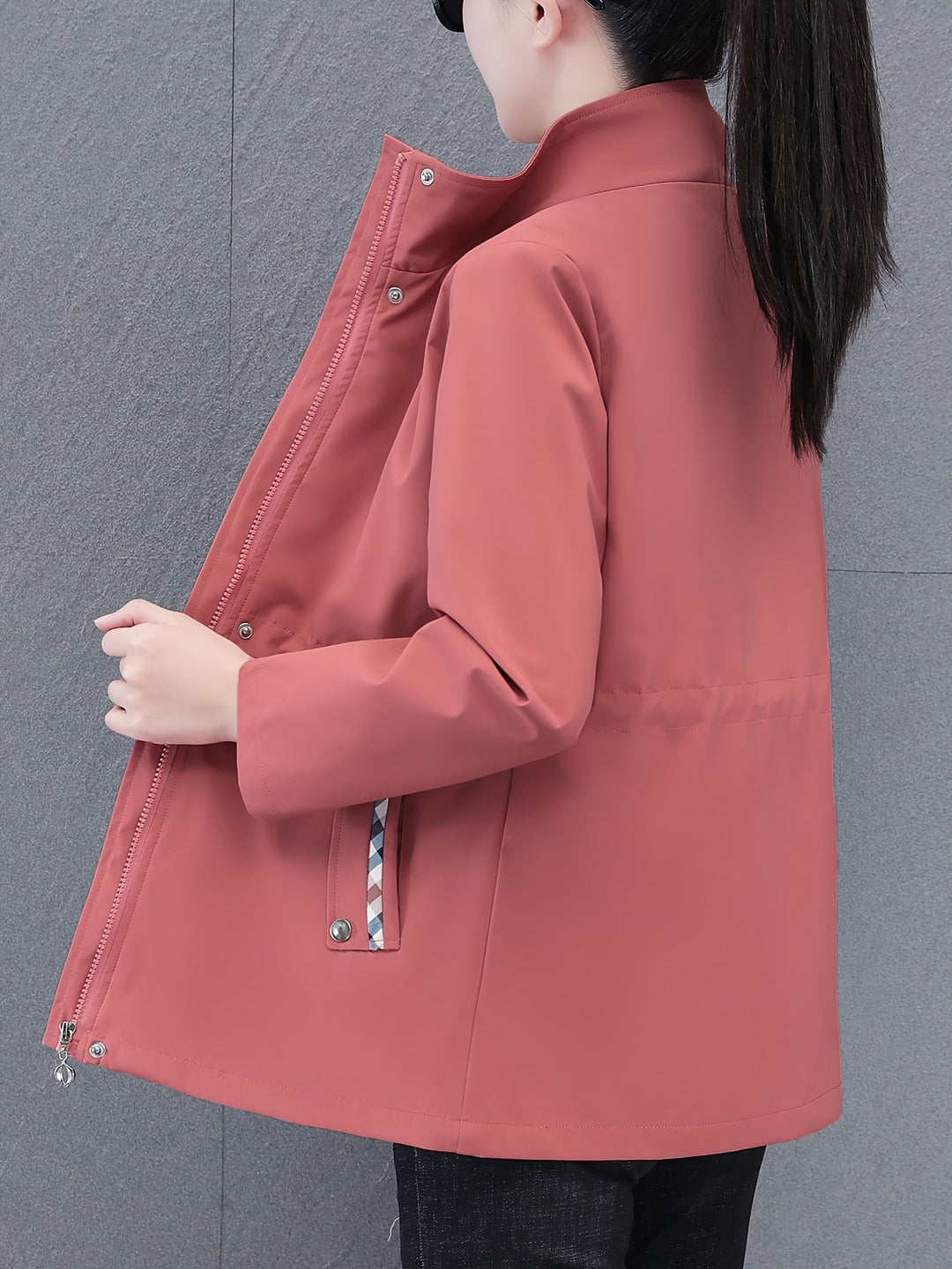 Drune | Mode Rosa Reißverschlussjacke mit Kontrast für einen modernen Look