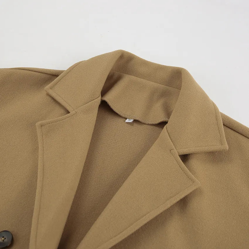 Drune | elegante braune Wolljacke mit doppelter Knopfreihe, halblang
