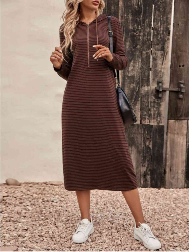 Drune | Gestreifter Reißverschluss-Front Kapuzenkleid