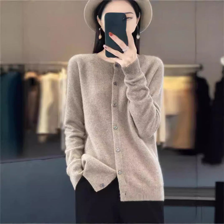 Drune | Merino Wollstrickjacke Mit Rundhalsausschnitt Und Langen Ärmeln