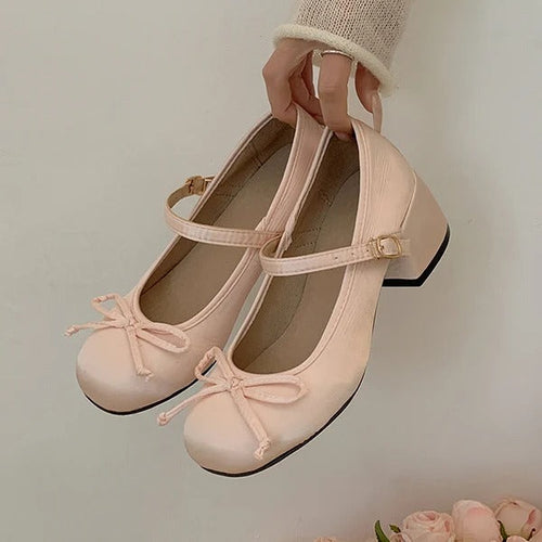 Stilvolle Damenschuhe, schlichte Pumps