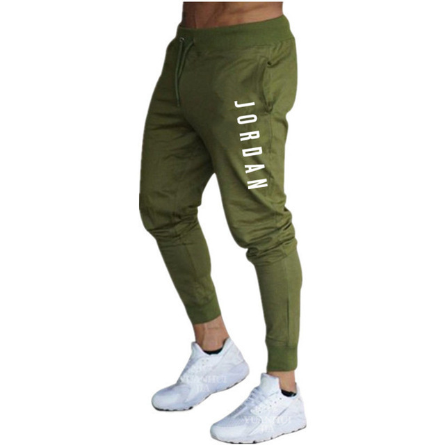 Drune | Jogginghose mit JORDAN Print - Sporthose im Slim Fit mit Bündchen & Kordelzug für Fitness, Streetwear & Freizeit