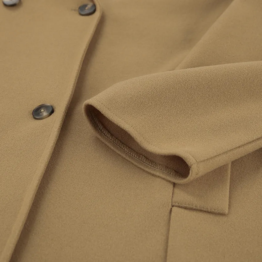 Drune | elegante braune Wolljacke mit doppelter Knopfreihe, halblang