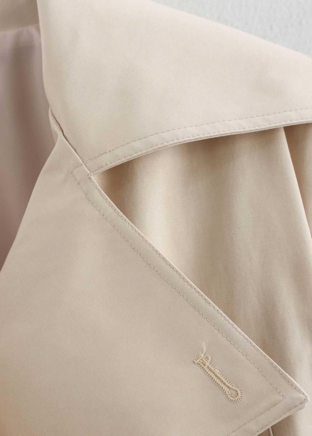 Drune | Gekürzter Gürteltrenchcoat mit Übergroßen Revers