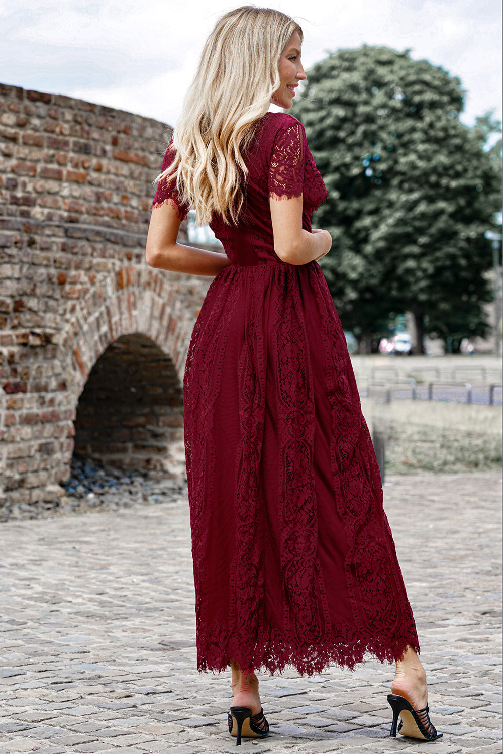 Drune | Lace Plunge Kleid Mit Gewelltem Saum