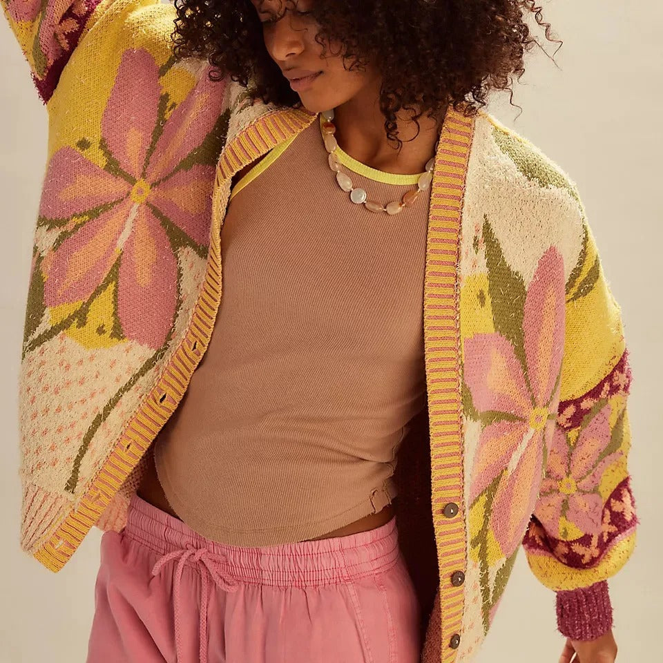 Drune | florale Strickjacke mit lockerer Passform und langen Ärmeln