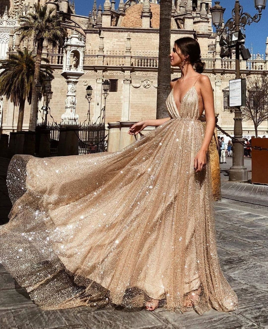Damen Glamouröses Abendkleid mit tiefem V-Ausschnitt und schimmerndem Tüll Drune