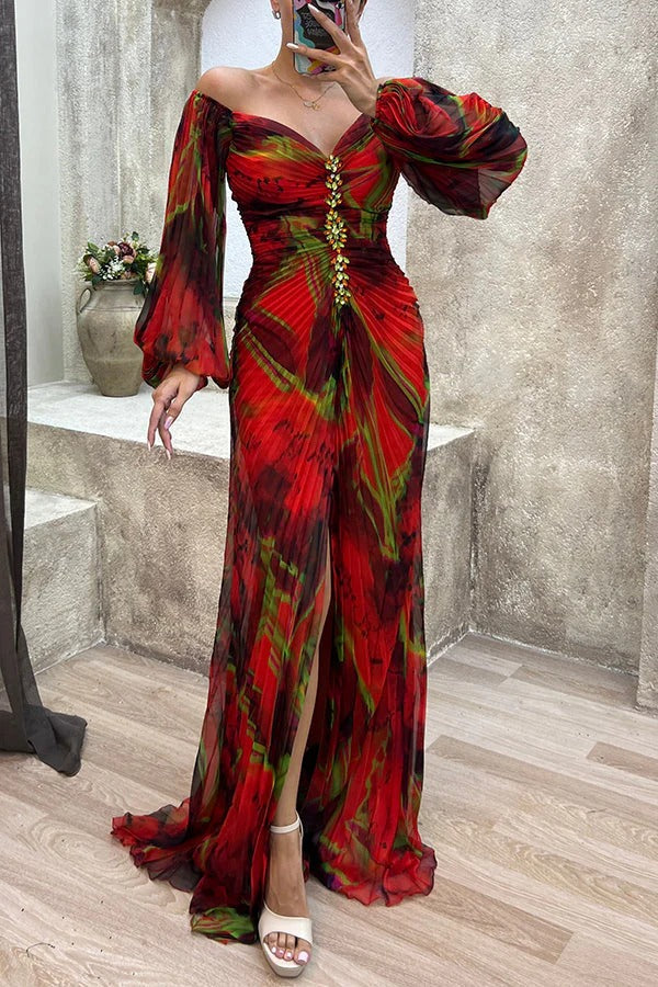Drune | Sunset Serenade Bedrucktes Off-Shoulder Maxikleid mit Diamantverzierungen und Faltenröcken mit Schlitz