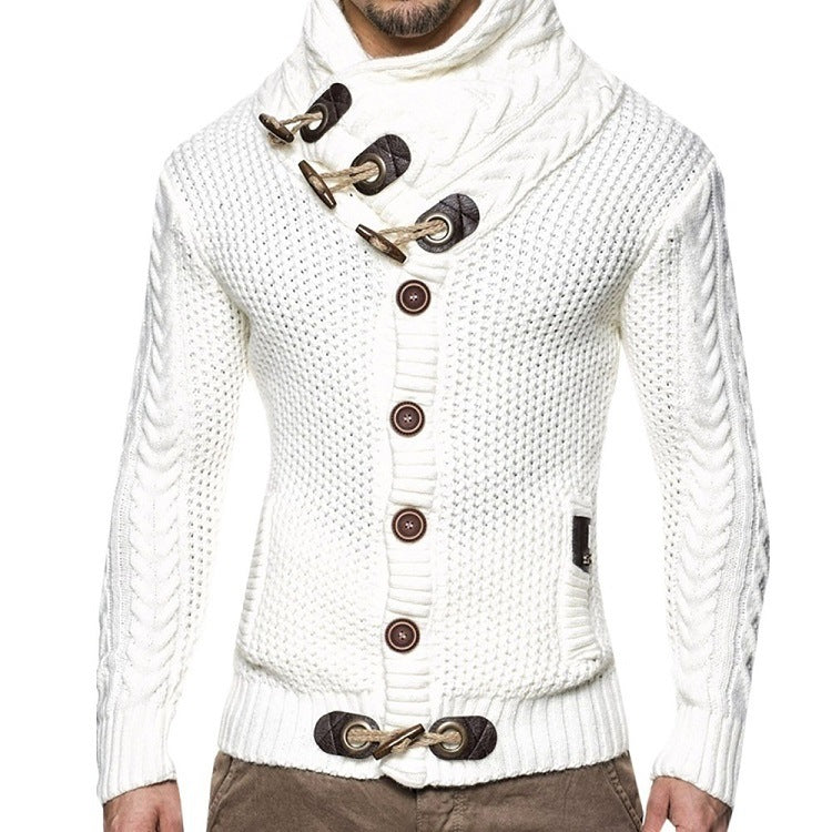 Herren nan Strickcardigan mit hohem Schalkragen, Zopfmuster und Knebelverschlüssen Drune