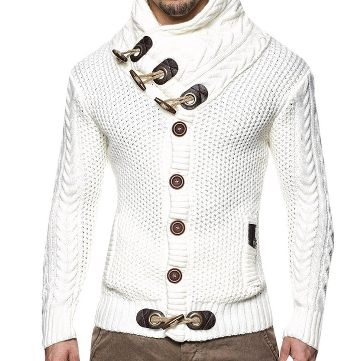 Herren nan Strickcardigan mit hohem Schalkragen, Zopfmuster und Knebelverschlüssen Drune
