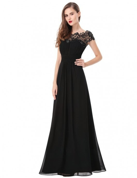 Damen Hochzeitskleid mit eleganten Spitzenapplikationen und fließendem Rock Drune