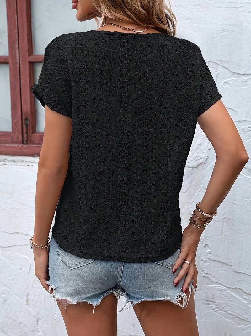 Drune | T-Shirt mit Eingekerbtem Ausschnitt und Lochstickerei
