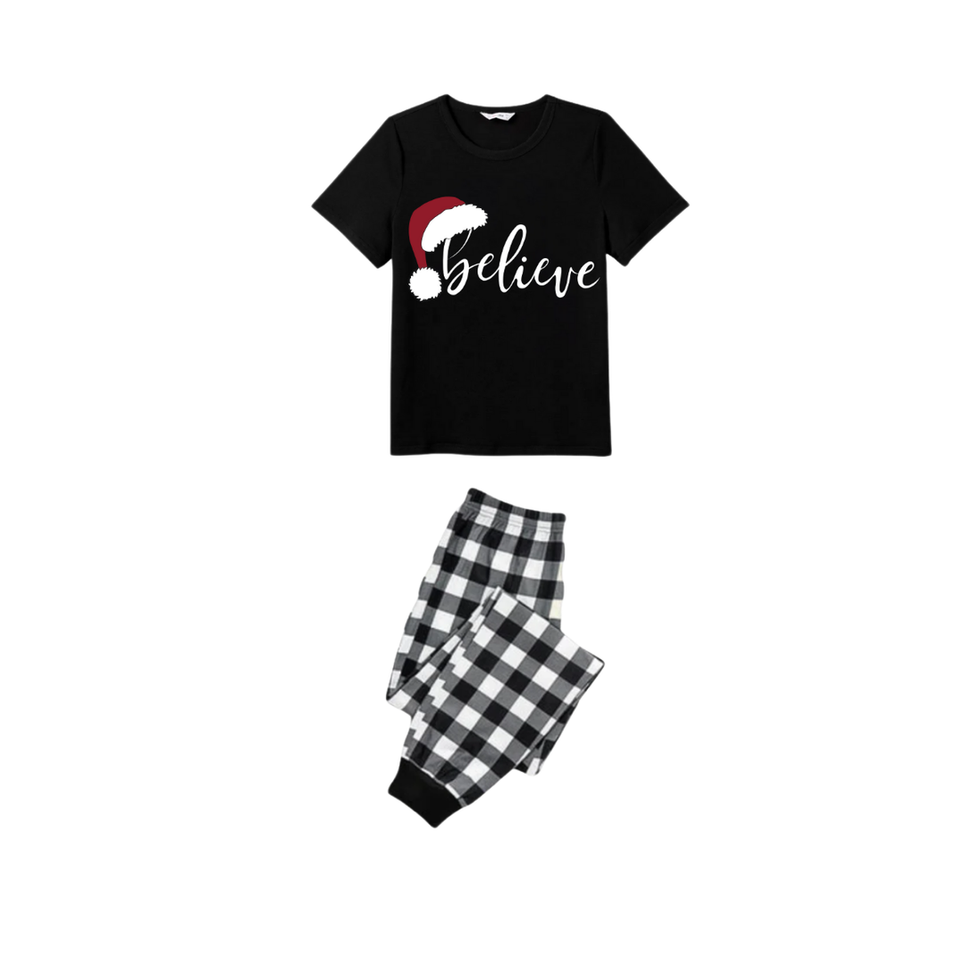 Drune | Glaube Paar Weihnachts-Pyjama-Set - Schwarzes Oberteil Schwarze und Weiße Karohosen Weiße Textgrafik