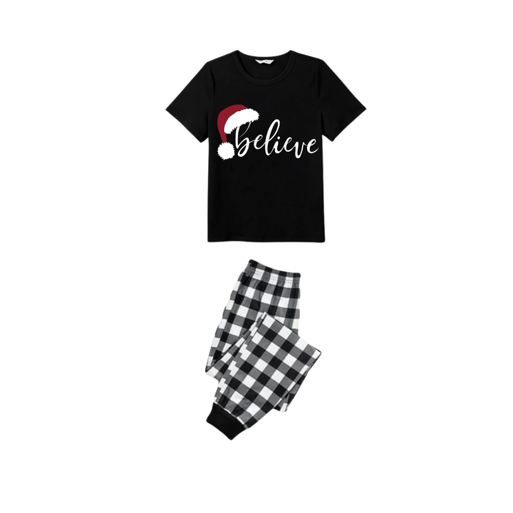 Drune | Glaube Paar Weihnachts-Pyjama-Set - Schwarzes Oberteil Schwarze und Weiße Karohosen Weiße Textgrafik