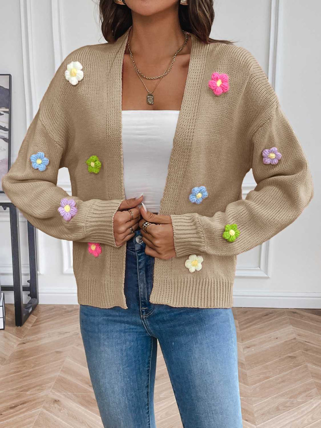 Drune | Strickcardigan mit Blütendetails Offene Vorderseite Feminin und Stylisch