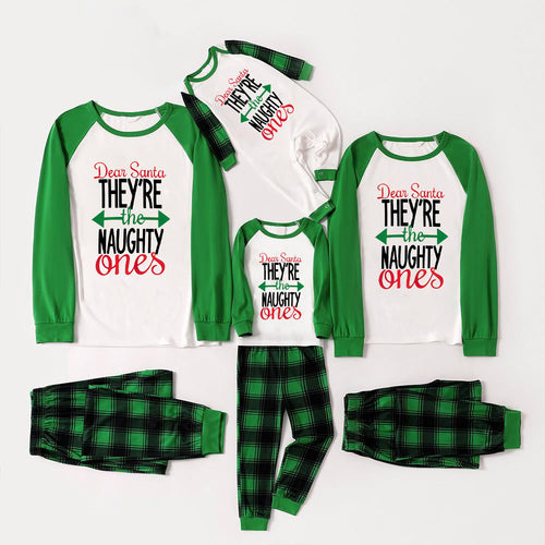 Drune | Lieber Weihnachtsmann Sie sind die Ungezogenen' Buchstabendruck Lässige Langarm Sweatshirts Grünes Kontrastoberteil und Schwarz-Grüne Karierte Hose Familienpassende Raglan Langarm Pyjama-Sets mit Hundebandana