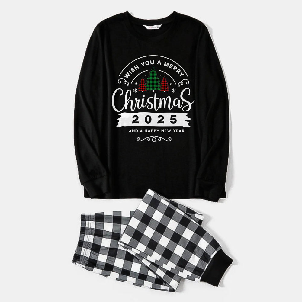 Drune | Schwarz-weiß kariertes Weihnachts-Pyjama-Set mit Weihnachtsbaum und dem Textdruck "We Wish You A Merry Christmas 2025"