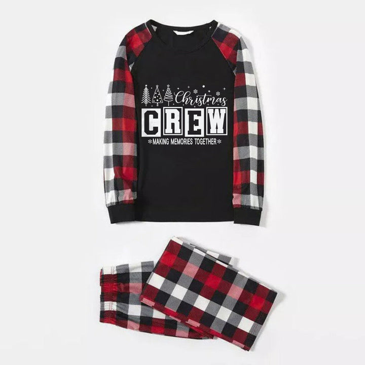 Drune | Weihnachtsfamilien-Matching-Pyjama - Rote und graue karierte Pjs mit „Christmas Crew Making Memories Together“ Druck