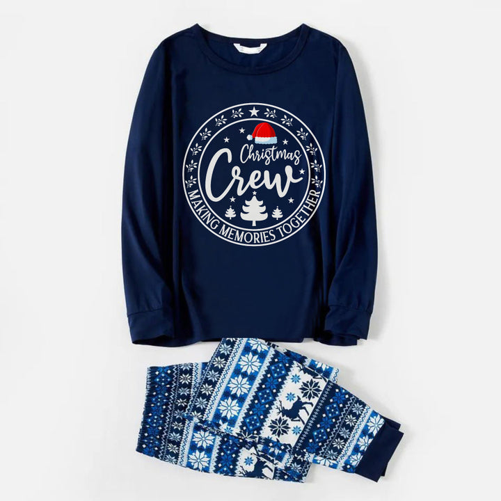 Drune | Freudevolle blaue Weihnachts-Pyjama-Set mit Weihnachtsmannmütze und "Christmas Crew Making Memories Together" Druck