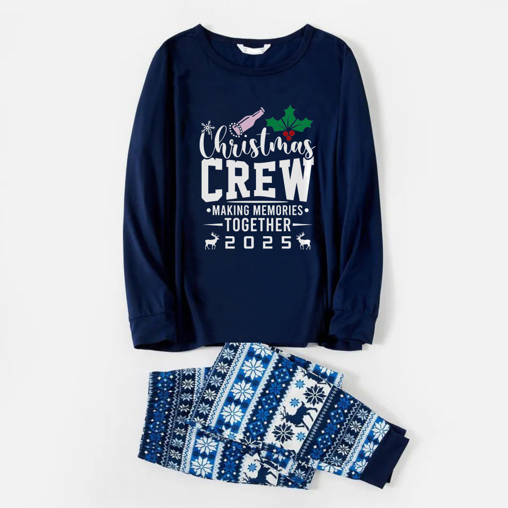 Drune | Fröhliche blaue Weihnachts-Pyjama-Set mit dem Aufdruck "Christmas Crew Making Memories Together 2025"