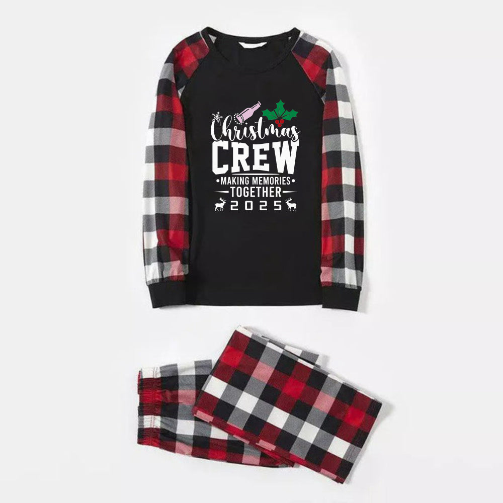 Drune | Weihnachtsfamilien-Matching-Pyjamas - Rotes und graues karierte PJs-Set mit "Christmas Crew" künstlerischem Schriftzug