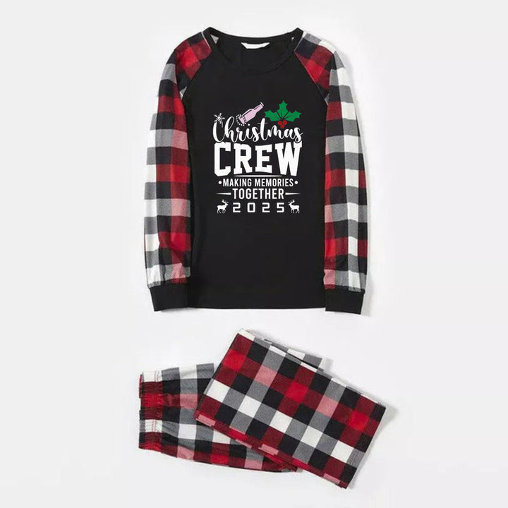 Drune | Weihnachtsfamilien-Matching-Pyjamas - Rotes und graues karierte PJs-Set mit "Christmas Crew" künstlerischem Schriftzug