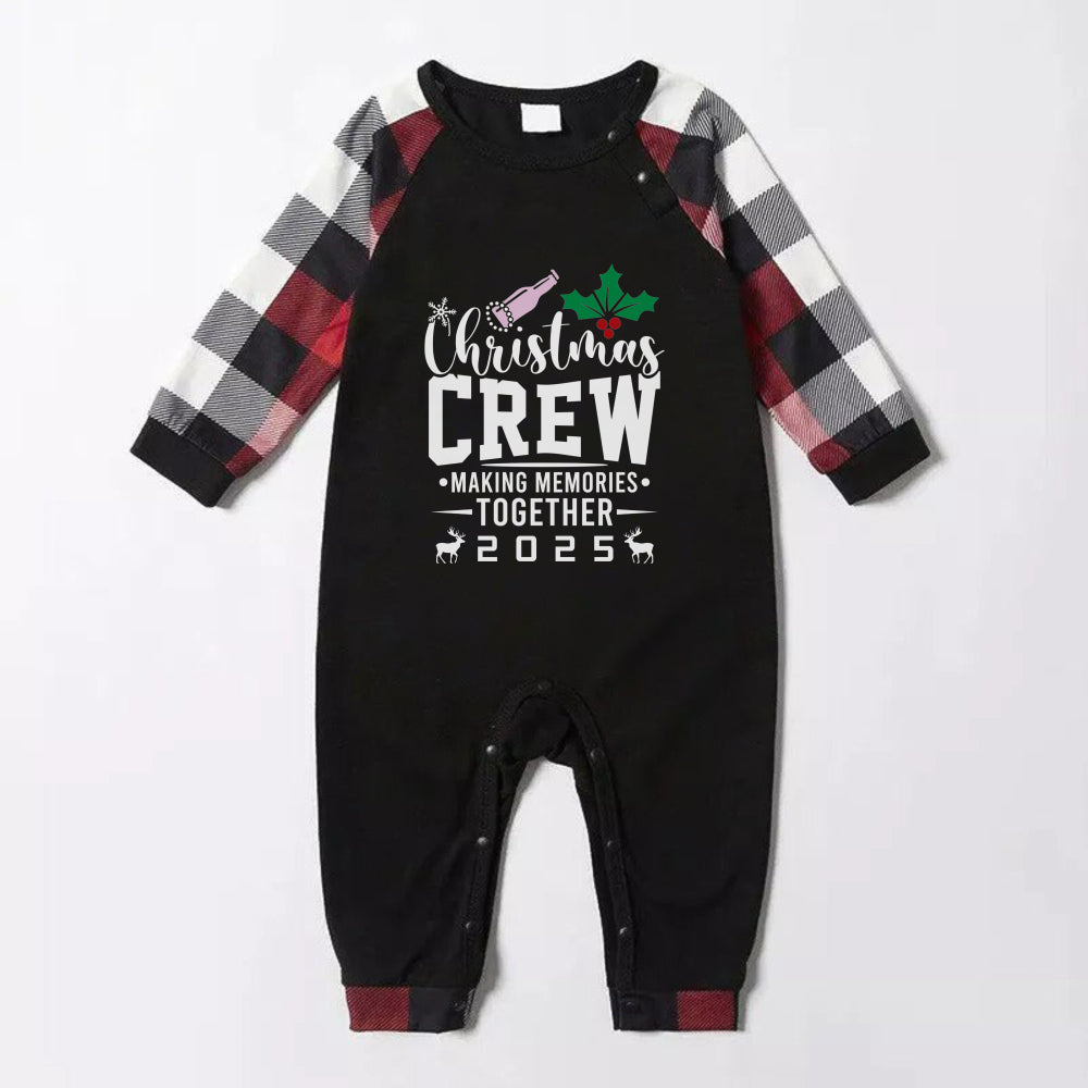 Drune | Weihnachtsfamilien-Matching-Pyjamas - Rotes und graues karierte PJs-Set mit "Christmas Crew" künstlerischem Schriftzug