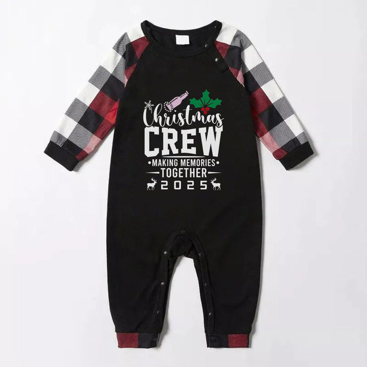 Drune | Weihnachtsfamilien-Matching-Pyjamas - Rotes und graues karierte PJs-Set mit "Christmas Crew" künstlerischem Schriftzug