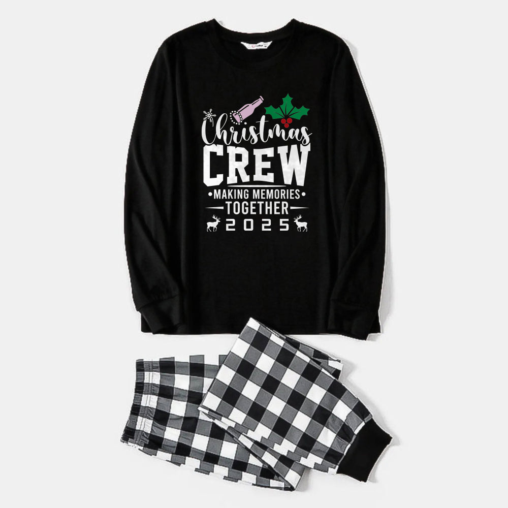 Drune | Schwarz-weiß kariertes Weihnachts-Pyjama-Set mit "Christmas Crew Making Memories Together" Textdruck