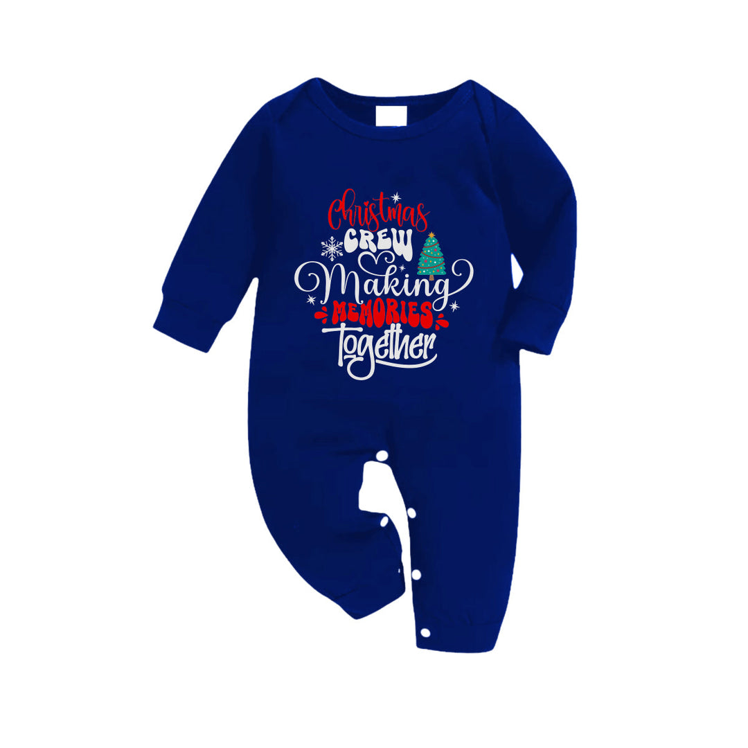 Drune | Weihnachtsfamilien-Partnerlook-Pyjamas - Navy & Weiß Karierter Pjs Satz mit "Christmas Crew Making Memories Together" Künstlerischer Schriftzug Druck