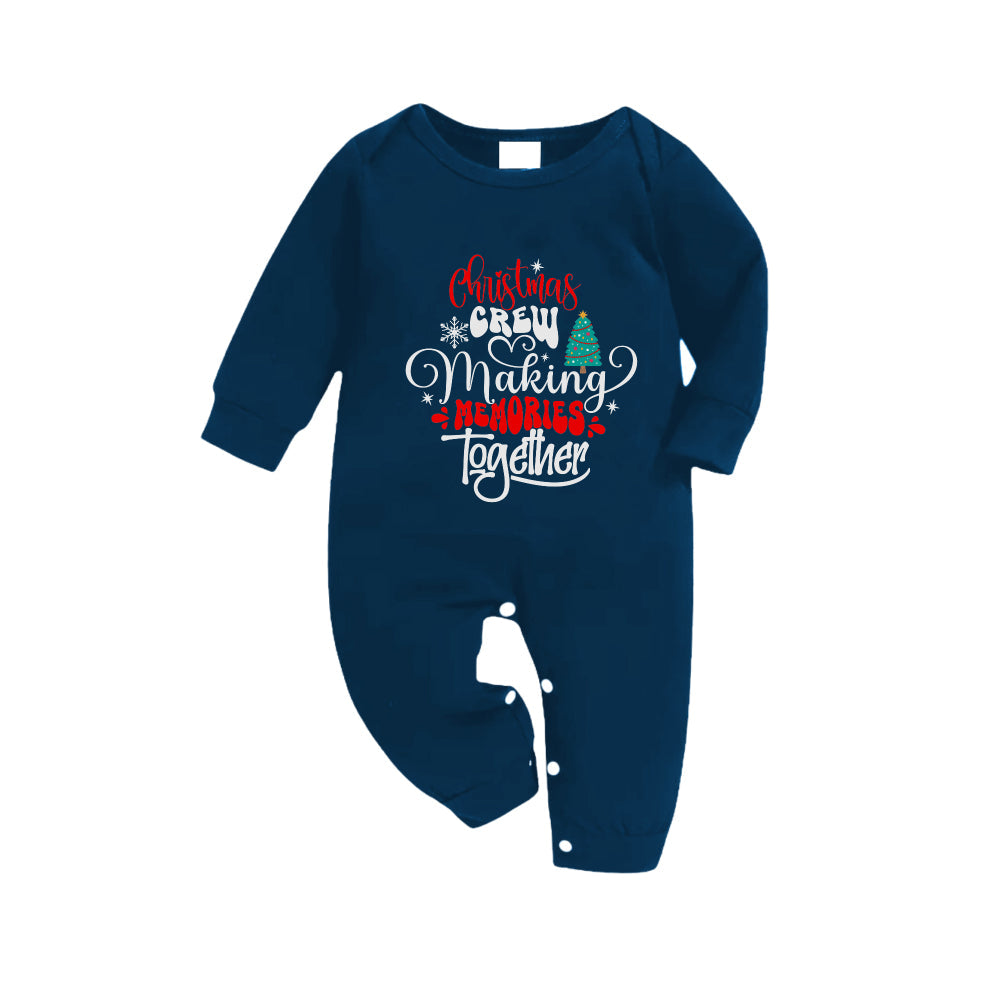 Drune | Weihnachtsfamilien-Matching-Pyjamas - Marineblau & Hellblau Karos Pjs Set mit "Christmas Crew Making Memories Together" Künstlerischer Schriftzug Druck